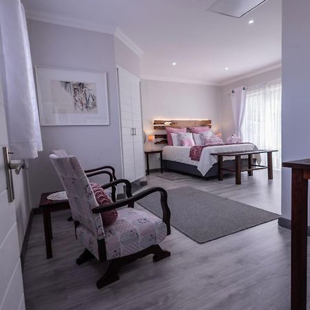 Bem Vindo Self Catering Guest House Hermanus Bagian luar foto